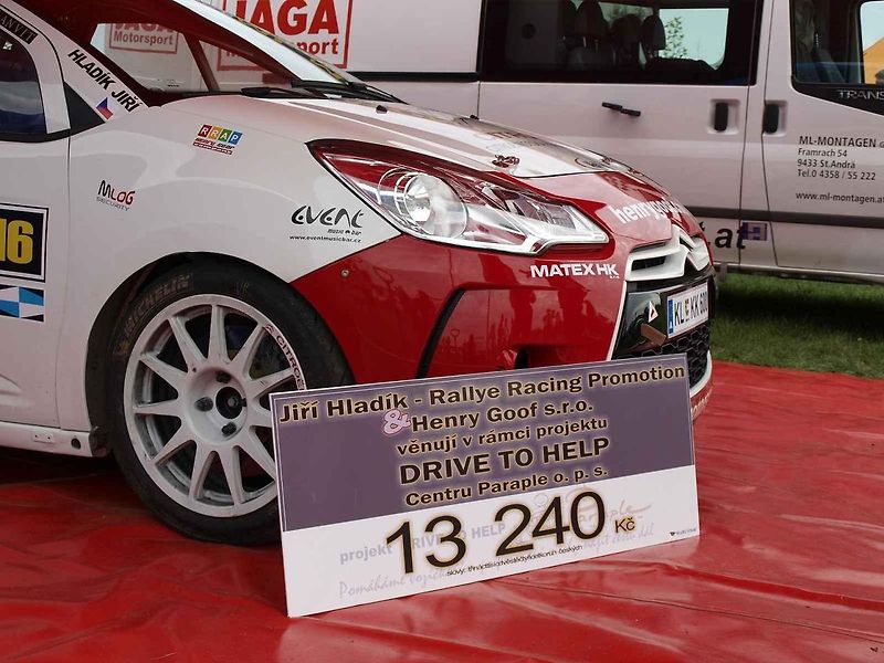 Jiří Hladík se svým zbrusu novým vozem Renault Clio Rally5 Phase II.