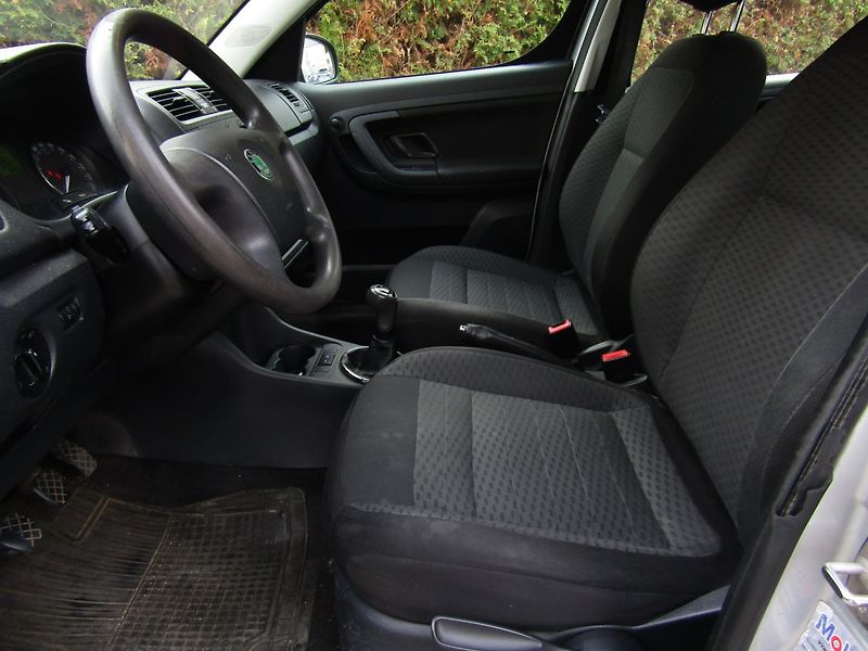 Škoda Roomster (2011) 1.6 TDI 66kW - fotka 19 z 36
