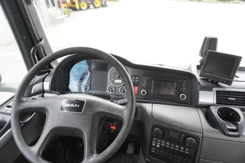MAN TGS (2016) 26.360 6x4 BB / 160 tho. km - fotka 16 z 24