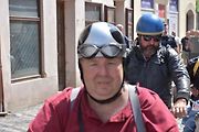 Ze startu XIV. Slánského okruhu - průjezd Londou.