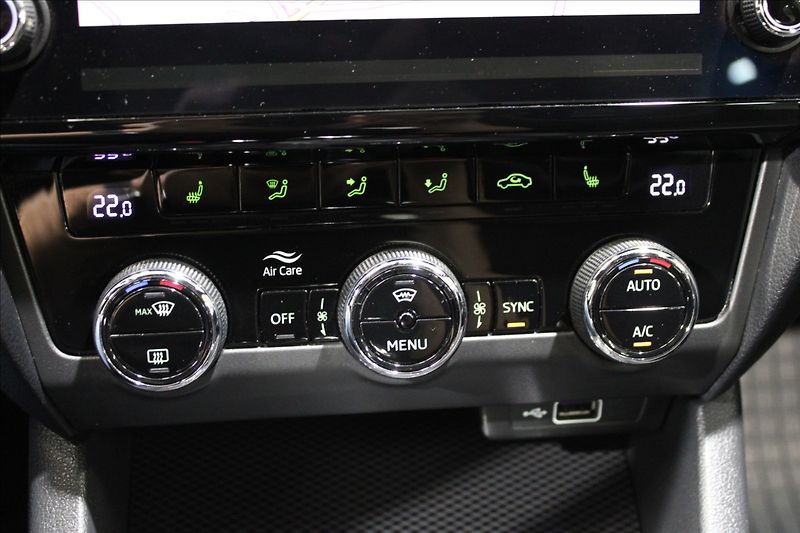 Škoda Octavia 2,0 TSI RS 1.majitel - fotka 26 z 30