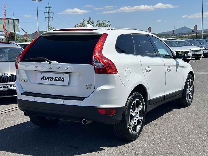 Volvo XC60 (2012) 2.4DS 4x4, ČR, servis.kniha - fotka 4 z 19