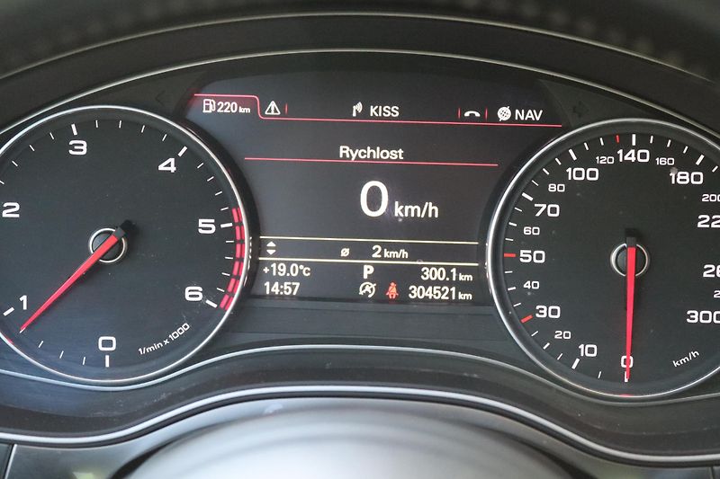 Audi A7 3.0TDI V6 QUATTRO 180kW DPH - fotka 29 z 50