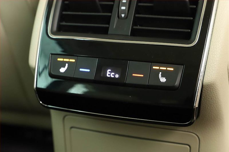 Škoda Superb (2022) Laurin&Klement iV 1.4 TSI PHEV - fotka 17 z 21
