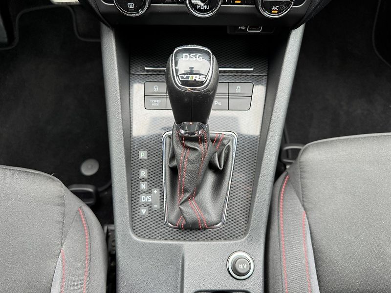 Škoda Octavia (2018) RS 2.0 TDi DSG ACC LED 135kW - fotka 8 z 50
