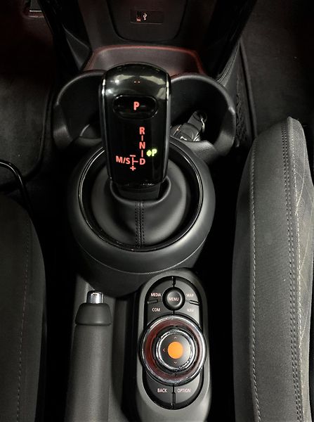 Mini Cooper 1.5T, 100 kW, ČR, LED, DPH - fotka 21 z 34