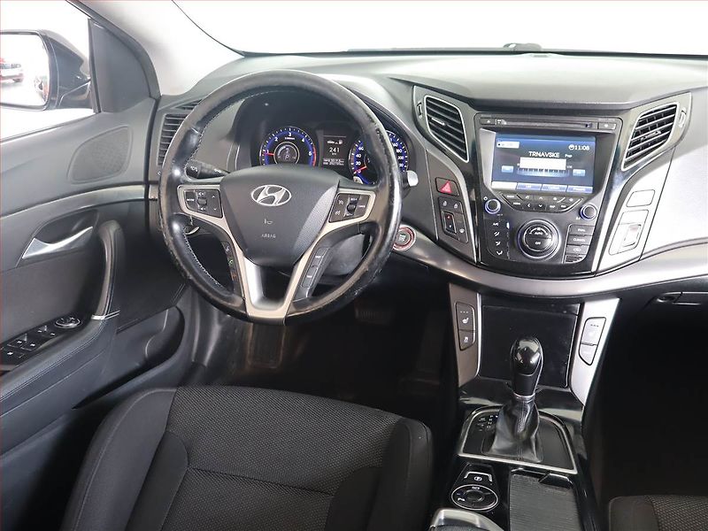Hyundai i40 (2012) 1.7 CRDi, Automat, Navi - fotka 7 z 19