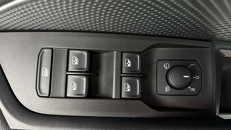 Škoda Octavia 2.0 TDI DSG Style Combi - fotka 21 z 27