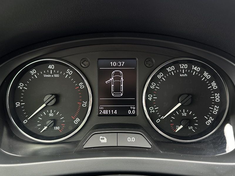 Škoda Rapid 1.2TSi Ambition PLUS 105PS Spa - fotka 17 z 30