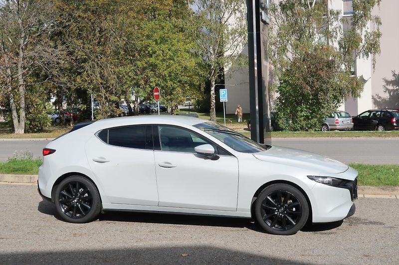 Mazda 3 2,0 X186 AT AWD, Bose,360°kam. - fotka 4 z 29