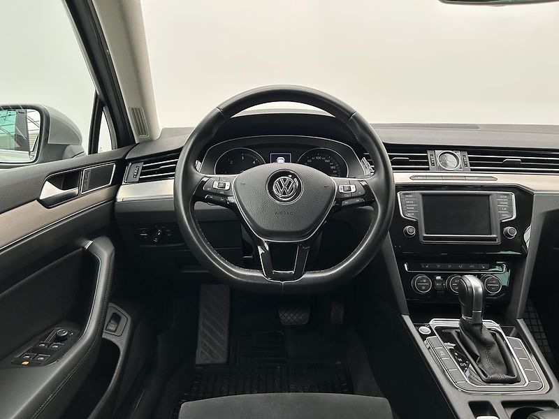 Volkswagen Passat Variant 2,0 TDI Highline - fotka 5 z 27