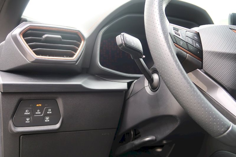 Cupra Formentor (2024) 2.0 TSI 140 kW 4x4 DSG - fotka 13 z 28