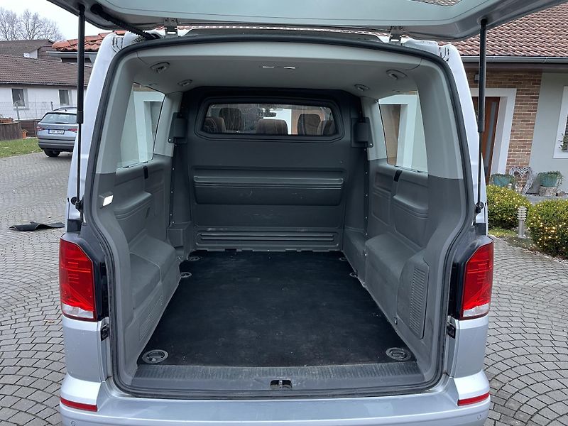 Volkswagen Caravelle 2,0TDi 110kW comfortLINE 5míst - fotka 18 z 32
