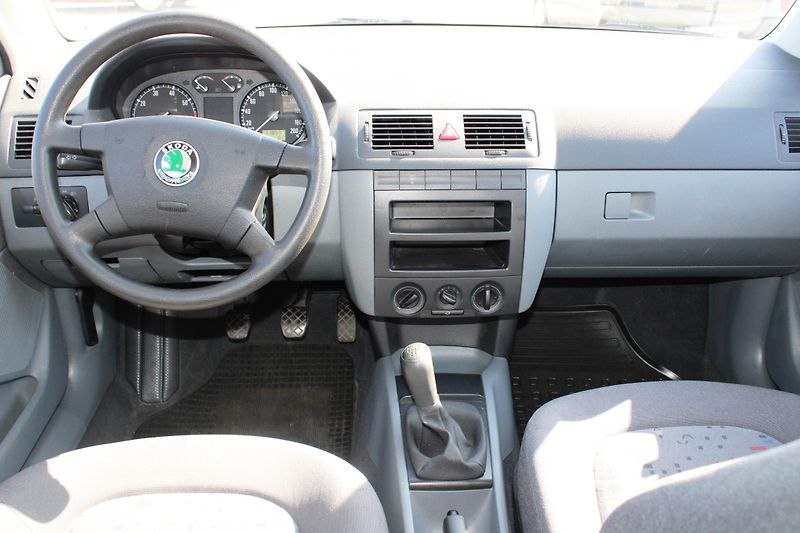 Škoda Fabia (2002) 1.2i KOUPENO ČR 1.MAJITEL - fotka 13 z 16