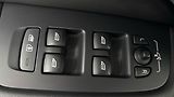 Volvo XC60 2.0 B4 AUT AWD Plus Dark - náhled 24