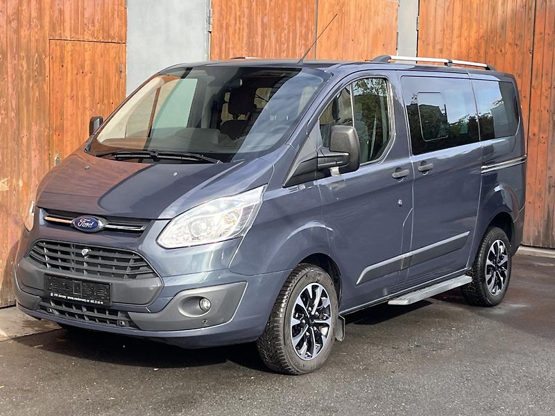 Ford Tourneo Custom (2014) 2,2TDCi 9míst PO VELKÉM SERVIS - fotka 1 z 21