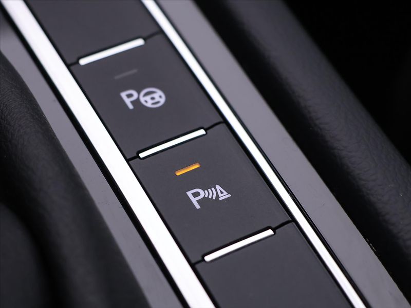 Volkswagen Passat 2,0 TDI 147kW DSG Matrix DPH - fotka 27 z 35