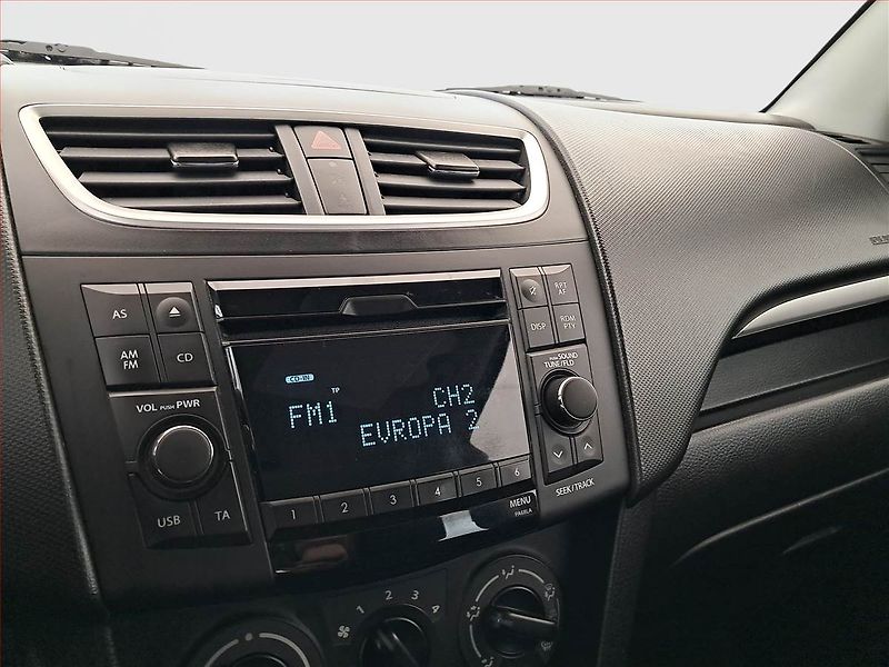 Suzuki Swift (2015) 1.2, Tempomat - fotka 12 z 19