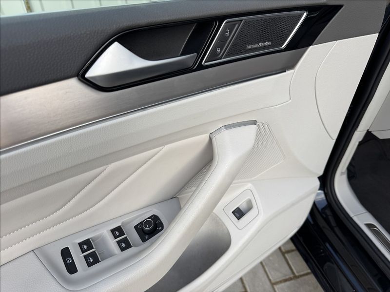 Volkswagen Passat 2,0 TDI DSG ELEGANCE 1.maj. ČR - fotka 23 z 50