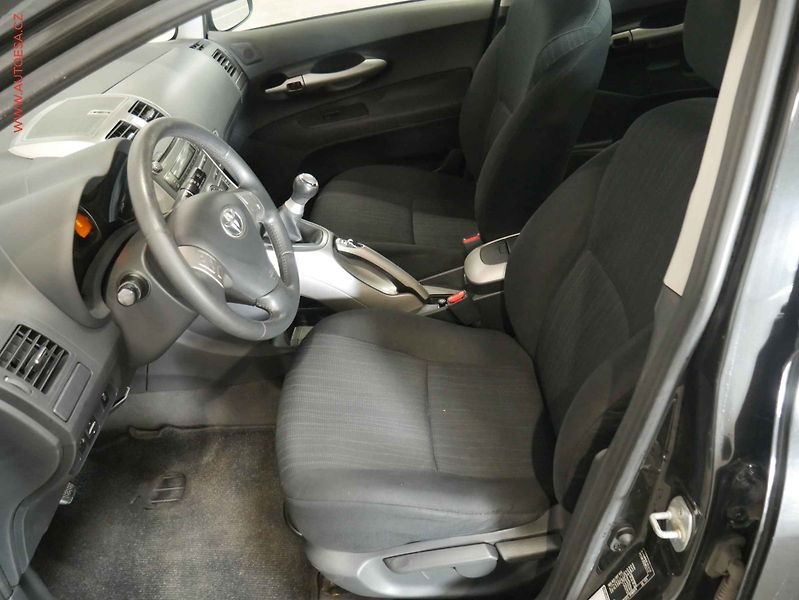 Toyota Auris (2008) 1.6 VVTi, 1.maj, AC, TZ, temp - fotka 9 z 19