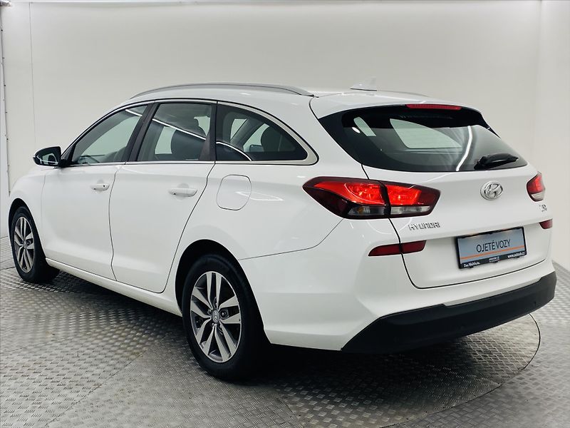 Hyundai i30 1,6 CRDi 81kW Style - fotka 21 z 23