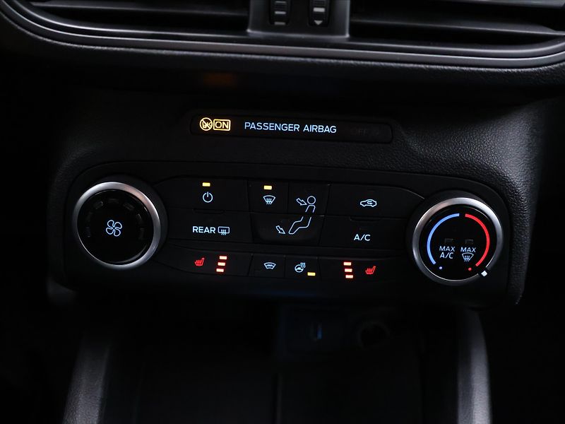 Ford Focus 1,0 EcoBoost 74kW CZ DPH - fotka 26 z 34