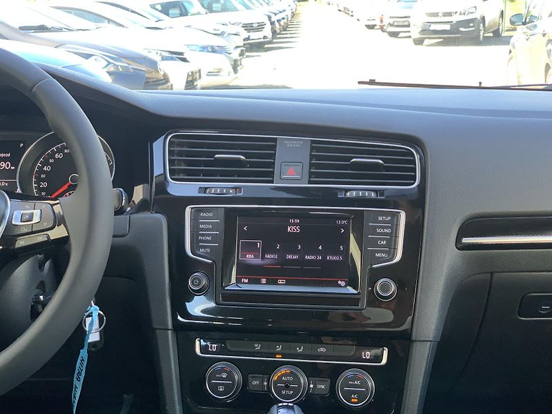 Volkswagen Golf Highline 1.6TDi 77kw DSG ALU - fotka 23 z 48