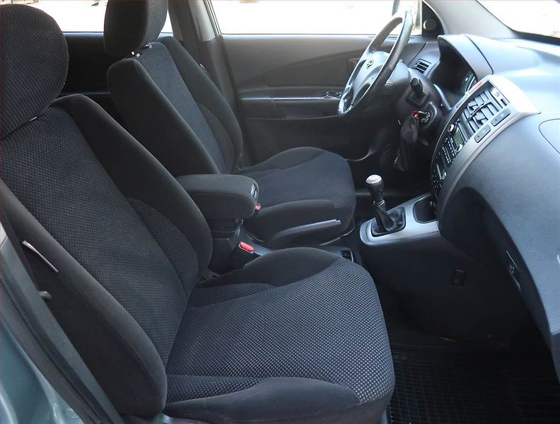 Hyundai Tucson (2009) 2.0 i, 4X4 - fotka 9 z 20