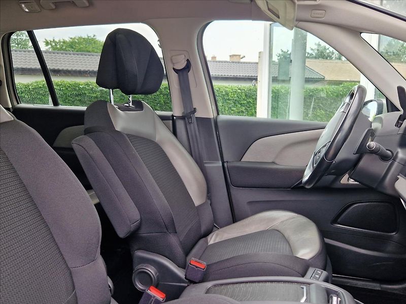 Citroën Grand C4 Picasso 2,0 HDI NAVI AC AUTO 7MÍST - fotka 17 z 35