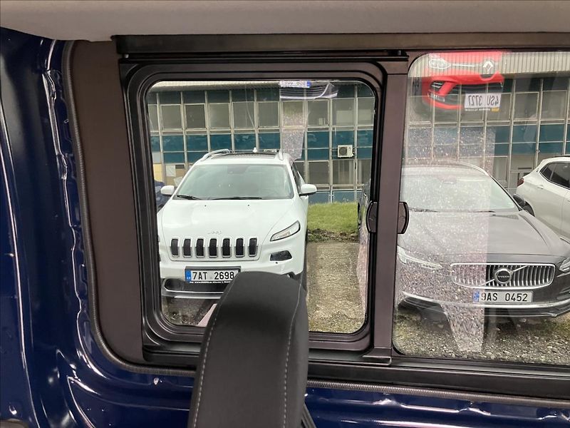 Ford Transit 2,0 L2 9 MÍST - fotka 11 z 16
