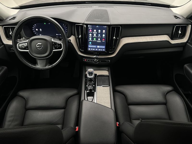 Volvo XC60 B5 AWD INSCRIPTION AUT - fotka 2 z 48