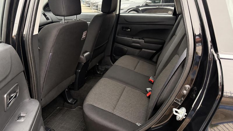 Mitsubishi ASX (2016) 1.6Di-D, ČR,4X4 - fotka 11 z 56
