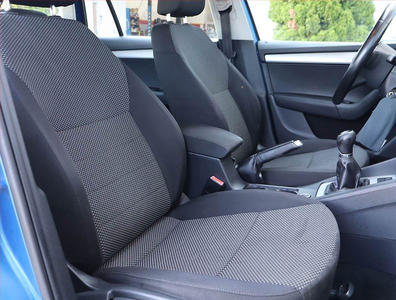 Škoda Octavia (2015) Ambition 1.6 TDI, Tempomat - fotka 9 z 15