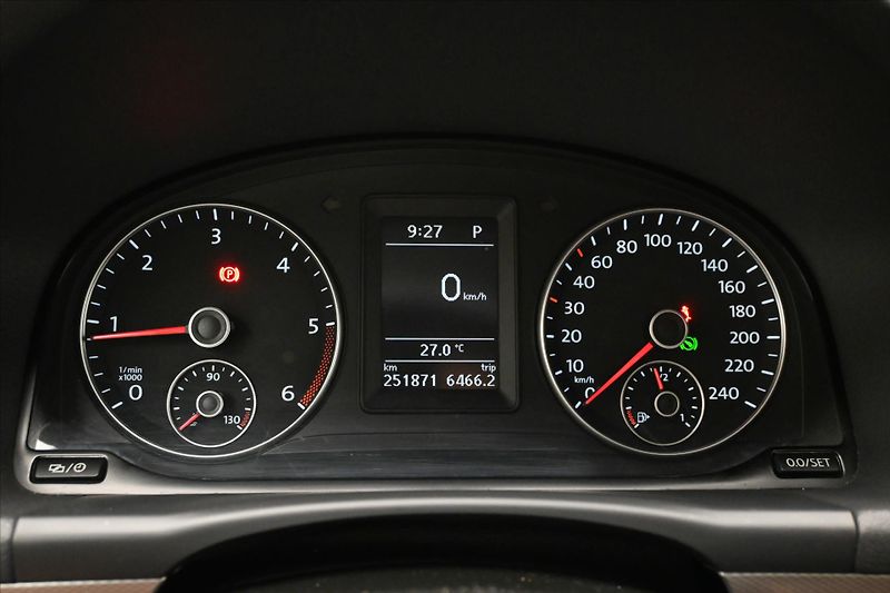 Volkswagen Touran 2,0 TDI 103kW DSG 7 míst Nová - fotka 17 z 31