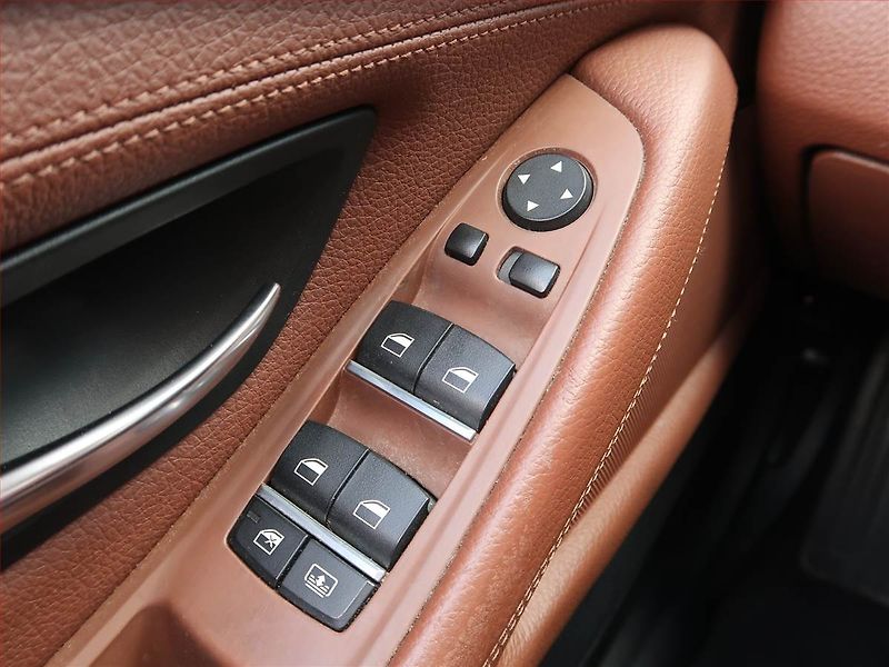 BMW Řada 5 (2013) 520d xDrive, 4X4, Automat - fotka 18 z 20