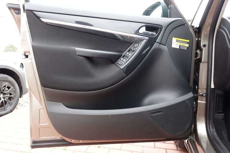 Citroën C4 Picasso 1,6i 88kW M/T - fotka 8 z 28