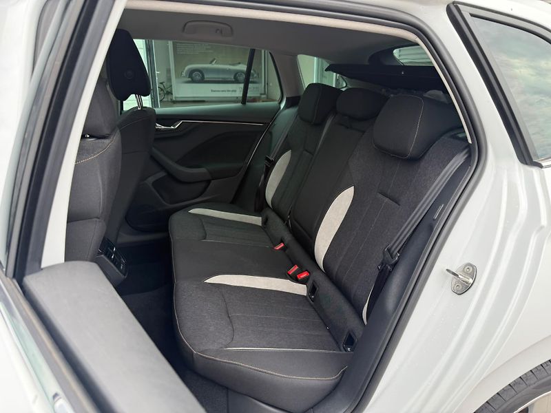 Škoda Scala Top Selection 1.5 TSI 110kw - fotka 20 z 24