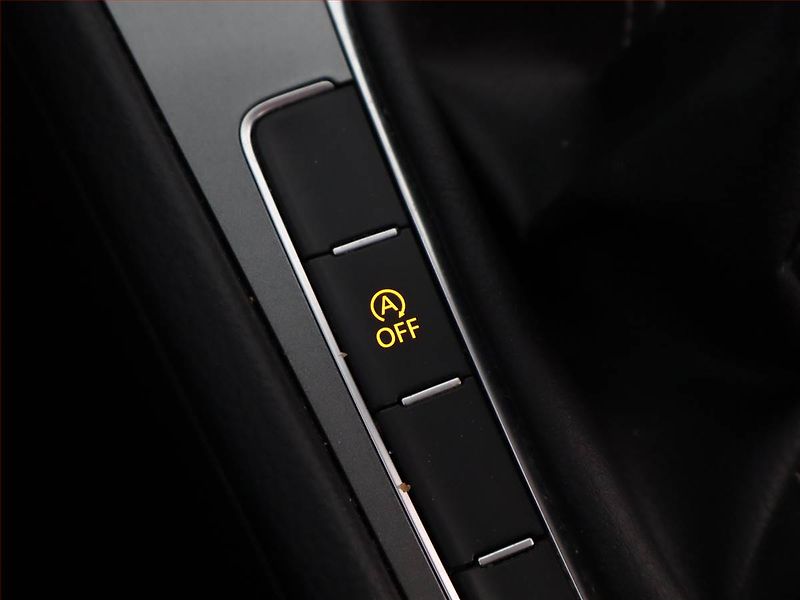 Volkswagen Golf (2015) 1.6 TDI, Serv.kniha, Navi - fotka 22 z 23