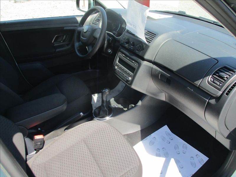 Škoda Fabia 1,2 TSI, klima, serv. kniha, - fotka 9 z 36