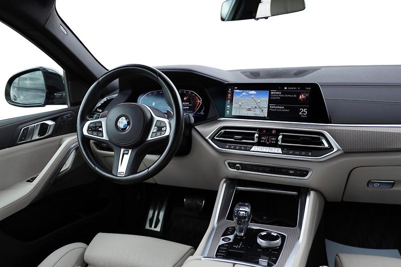 BMW X6 xDrive30d - fotka 12 z 23