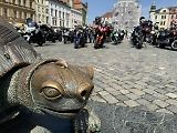 Motorkáři v Olomouci zahájili novou sezonu. Na Horní náměstí, odkud vyrazili směr Šternberk, se jich před nedělním polednem sjely stovky, 26. května 2024