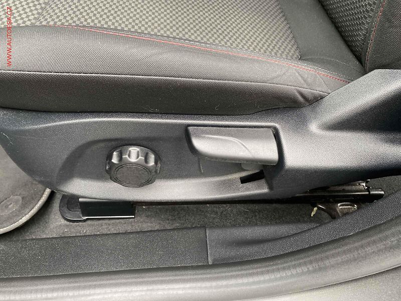 Ford Fiesta (2019) 1.0 EB, ST-Line, navi, kamera - fotka 15 z 18