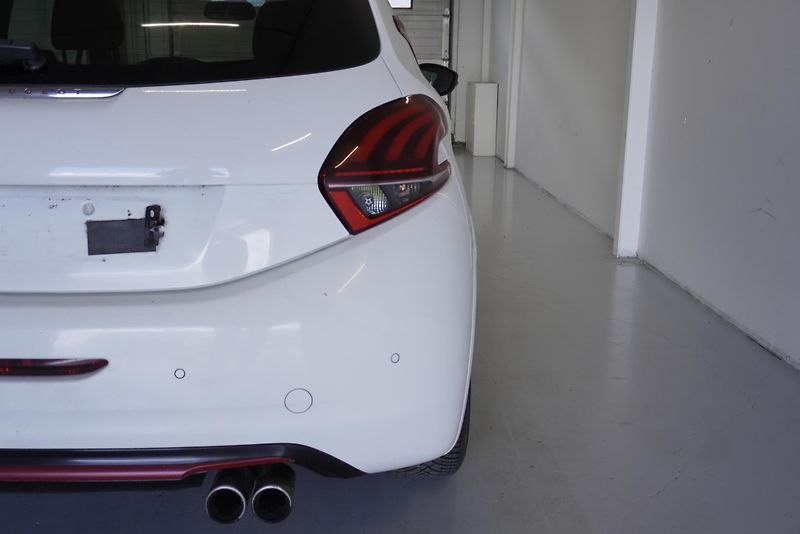 Peugeot 208 1,6 GTI 147kW THP - fotka 9 z 29