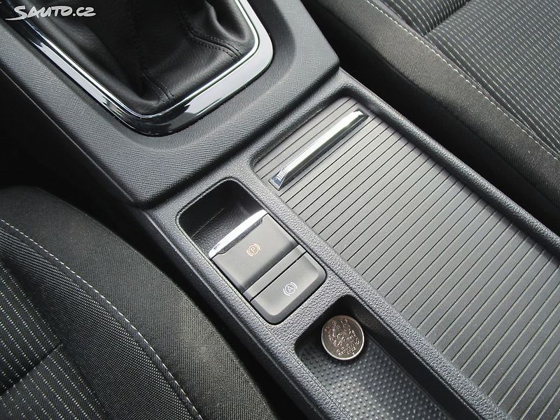 Škoda Octavia 1,5TSI-110KW + STK ČR - fotka 24 z 26