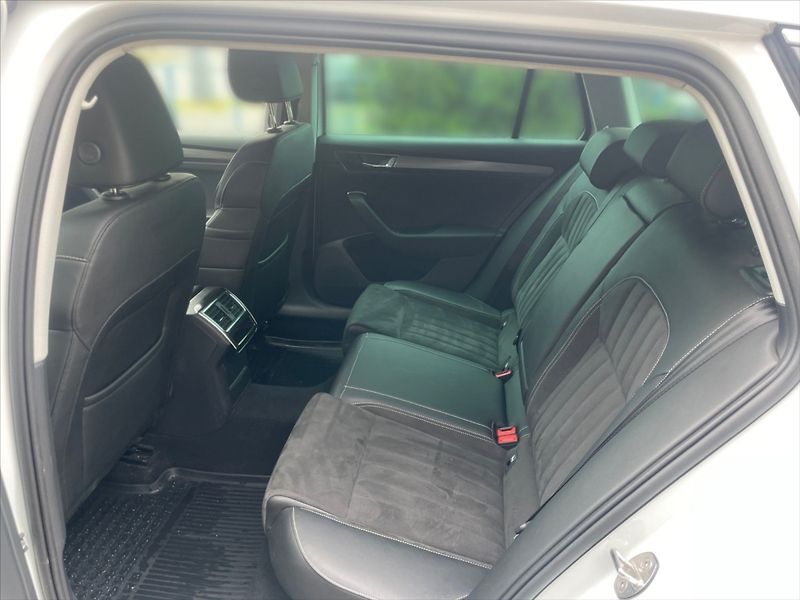 Škoda Superb 2,0 TSI Style AT - fotka 8 z 11