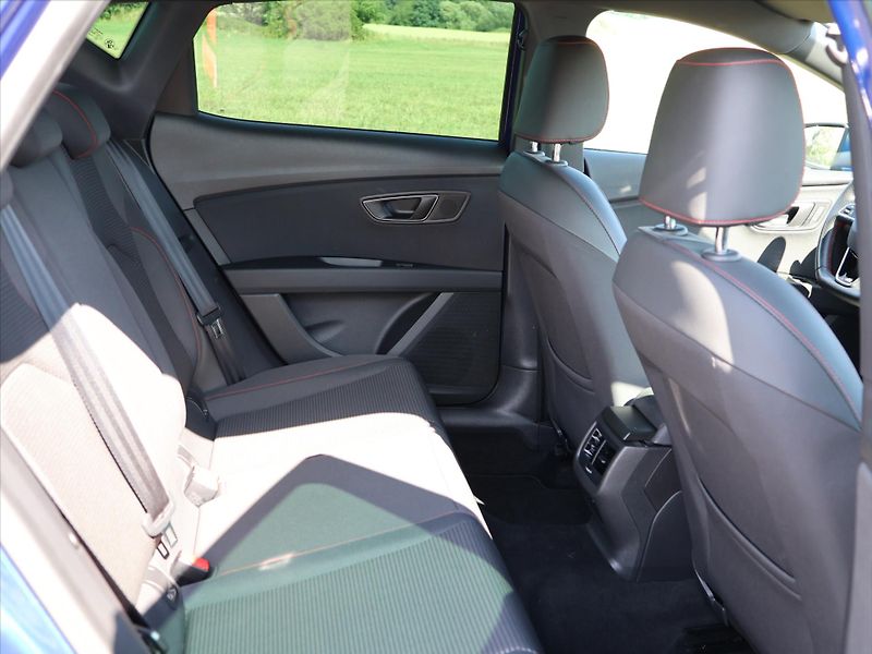 Seat Leon FR 1,8 TSI 132kW DSG CZ - fotka 14 z 34