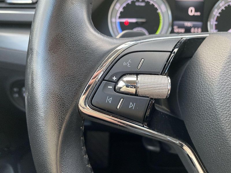Škoda Superb (2021) Combi 1.4 TSI iV DSG Style - fotka 25 z 34