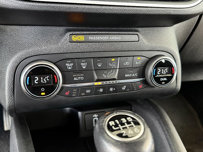 Ford Focus 1,5TDCi 88kW*Vyhř.Volant*Navi - fotka 22 z 33