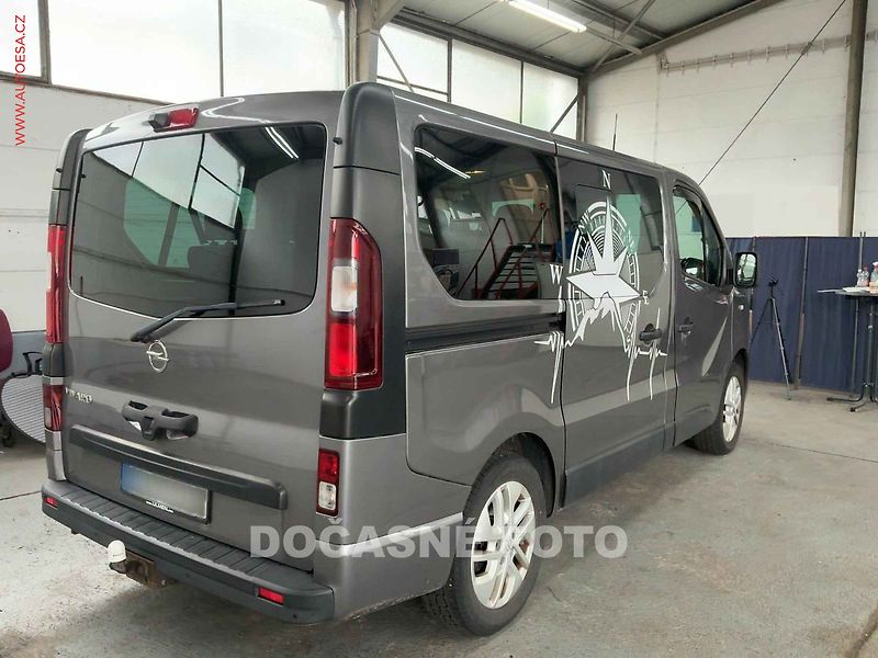 Opel Vivaro (2015) 1.6CDTi 8míst, navi, AC - fotka 3 z 10