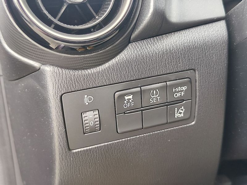 Mazda 2 1.5 Skyactiv/55kW - fotka 23 z 28
